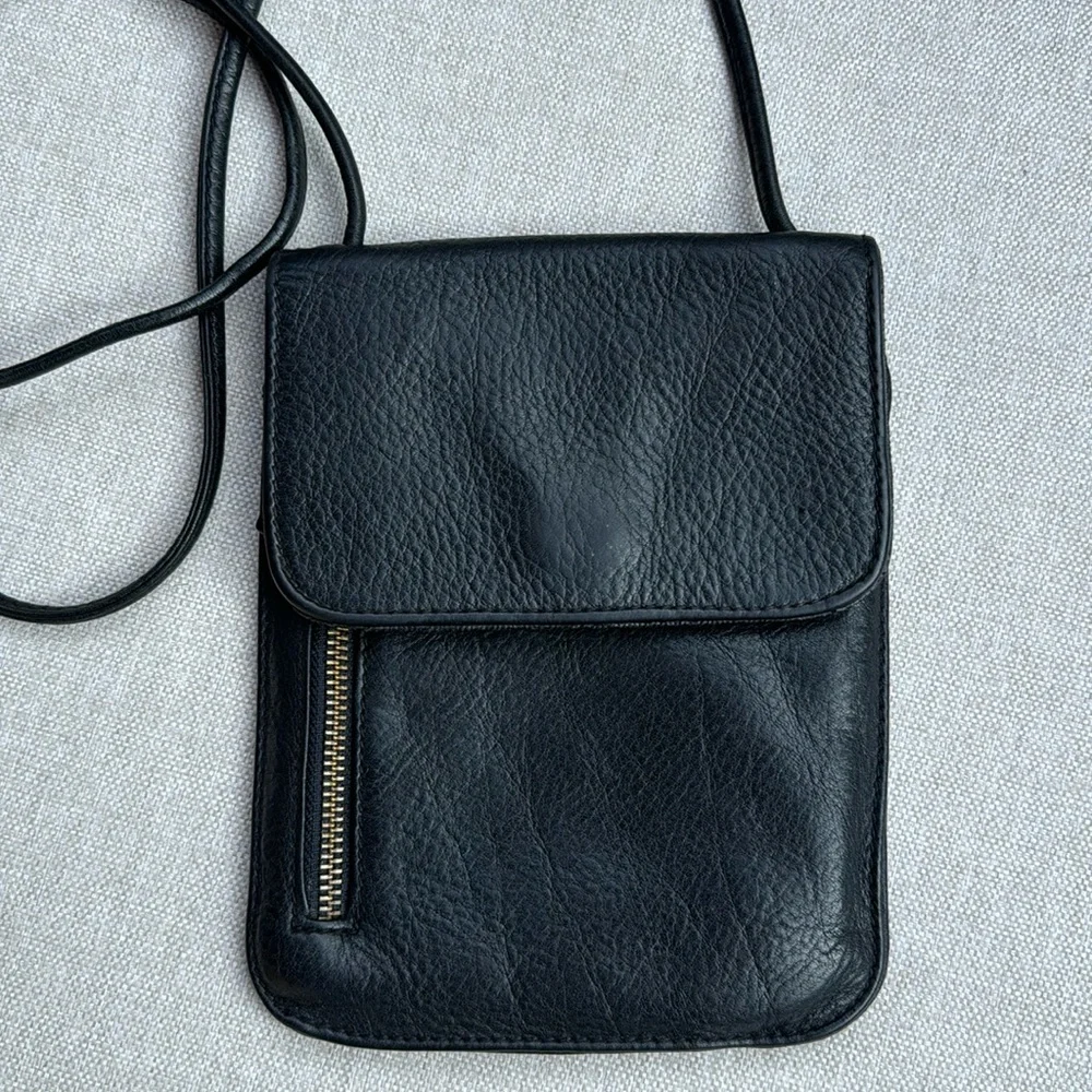 Leather Nine West-Crossbody-Black-6x8 Envelope Style-Flap Closure
